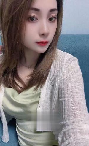 光谷99年小妹子娜娜