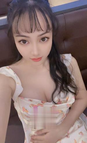浑圆饱满人体小喷泉