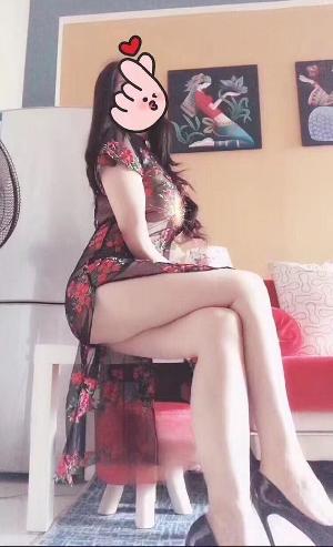体验黑丝大奶少妇