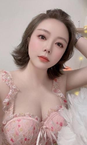 丰满胸大风骚妹子