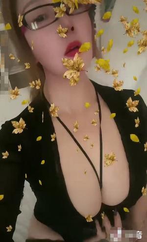 上城眼睛韵味大波熟女