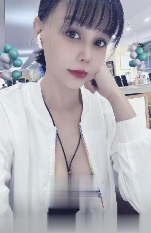 白云水嫩丰满尤物