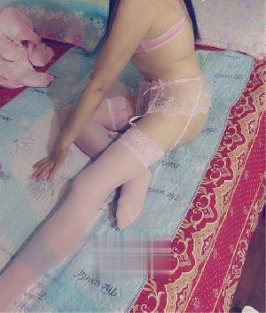吊带蕾丝少妇苏苏