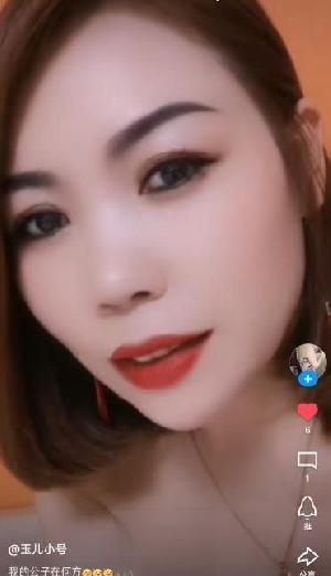 大连站附近的小姐姐