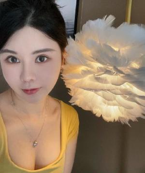 南山性感大胸御姐