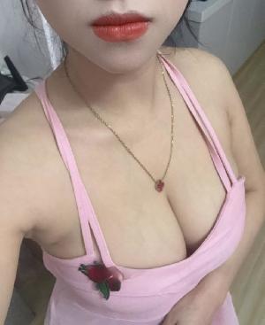 宝龙黑丝情趣小姐姐