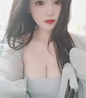 大胸翘臀妹子