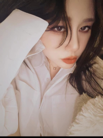 栖霞欧美风大码美女
