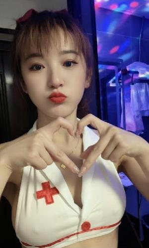 娇小型骚女小艾艾