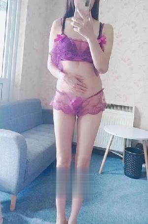 清纯白嫩小姐姐