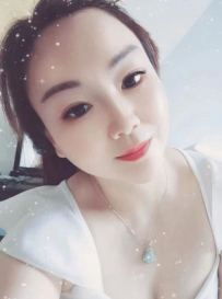 小巧玲珑少妇