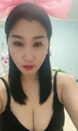 元大胸轻熟女