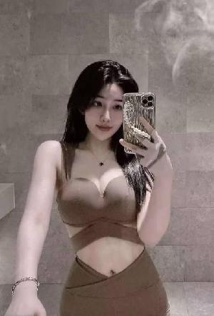 身材高挑大奶颜值嫩妹