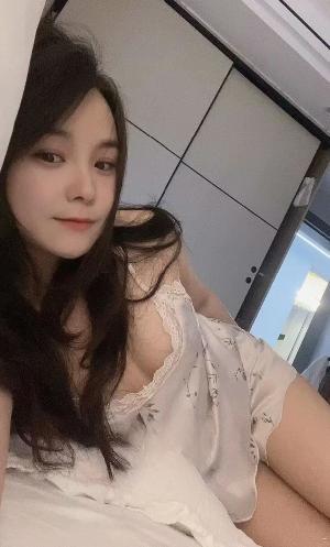 崇川美胸好身材