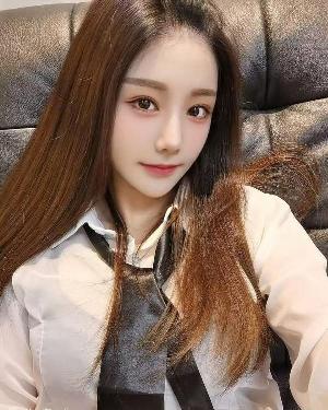 肤白大胸颜值女友绾绾