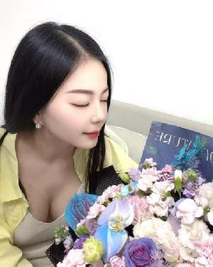 风骚黑丝大腚少妇