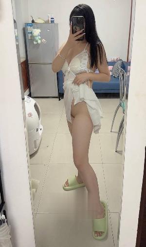 兼职小骚妹逼粉水也多