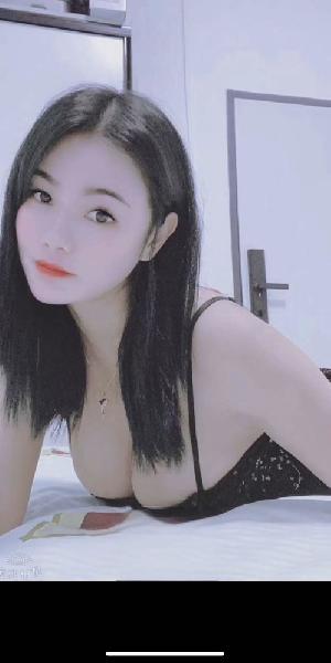 南山大奶依依回归