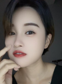 可爱甜美的美少妇