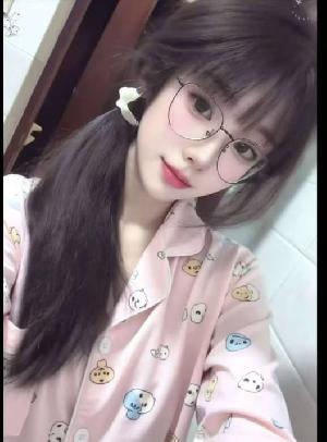 00后气质小妹