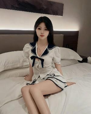 皮肤白嫩颜值小嫩妹
