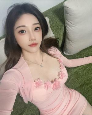 腰细臀翘风骚服务老师
