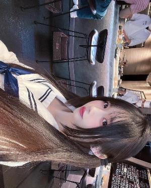 双马尾久儿老师