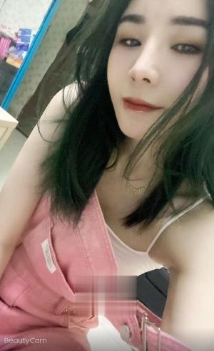 小骚货各种舔，技术超好