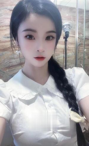 大胸颜值软妹
