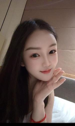 白云颜值女友依依