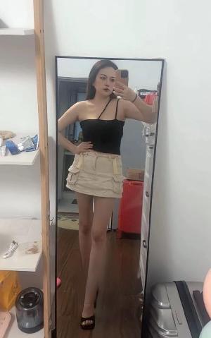 贴心标准身材辣妹子