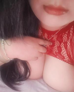 丰满翘臀小姐姐