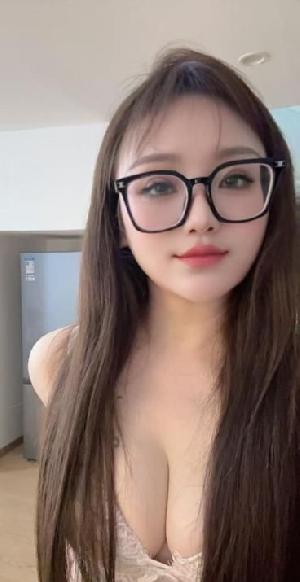 大奶易高潮小甜甜