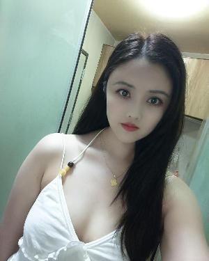 大胸诱人李一桐