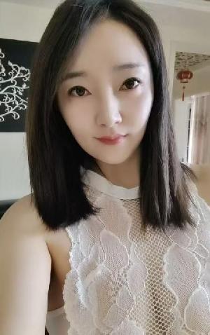 清纯服务闷骚女
