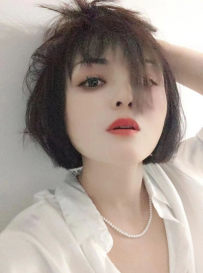职场装束中尺少妇