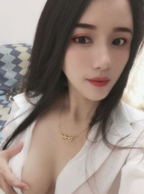 苗条大胸美少妇