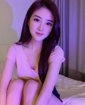 体验极品黑丝包臂裙闷骚水多美少女