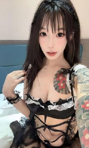 蜀山美乳纹身妹艳芳