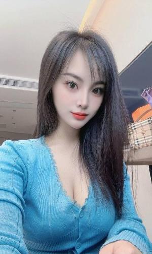 舌吻气质美胸芊芊