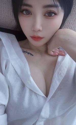 三刷彤彤骚女