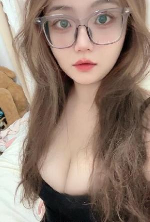 外表甜美小骚货