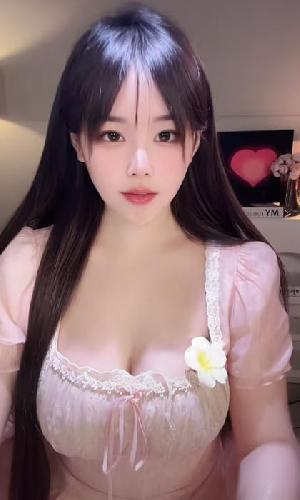 奶头很小掰开小穴粉色阴蒂