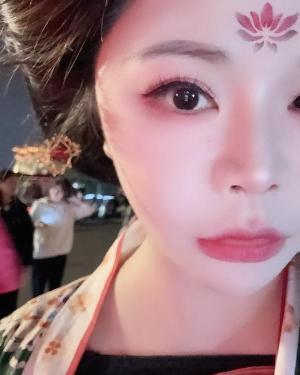 江岸大胸热情妹子