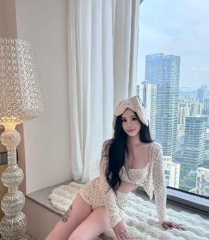 年轻甜妹可爱安琪