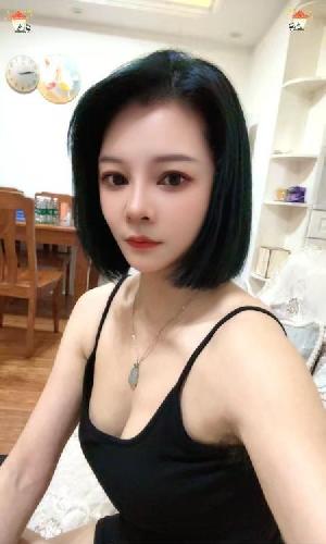 短发大奶御姐