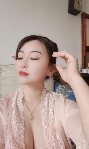 超级太胸舌吻御姐