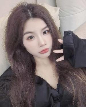 笑容甜美大长腿