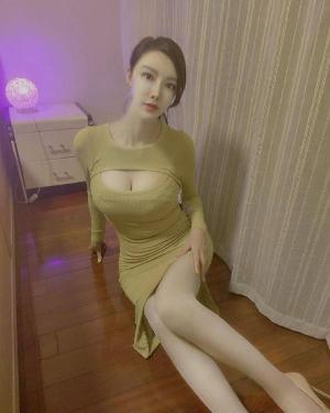 前凸后翘风骚蜜桃臀
