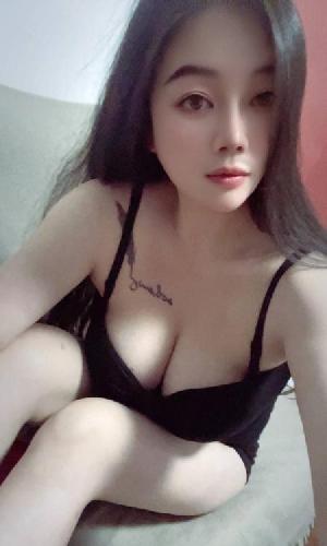 丰乳美少妇